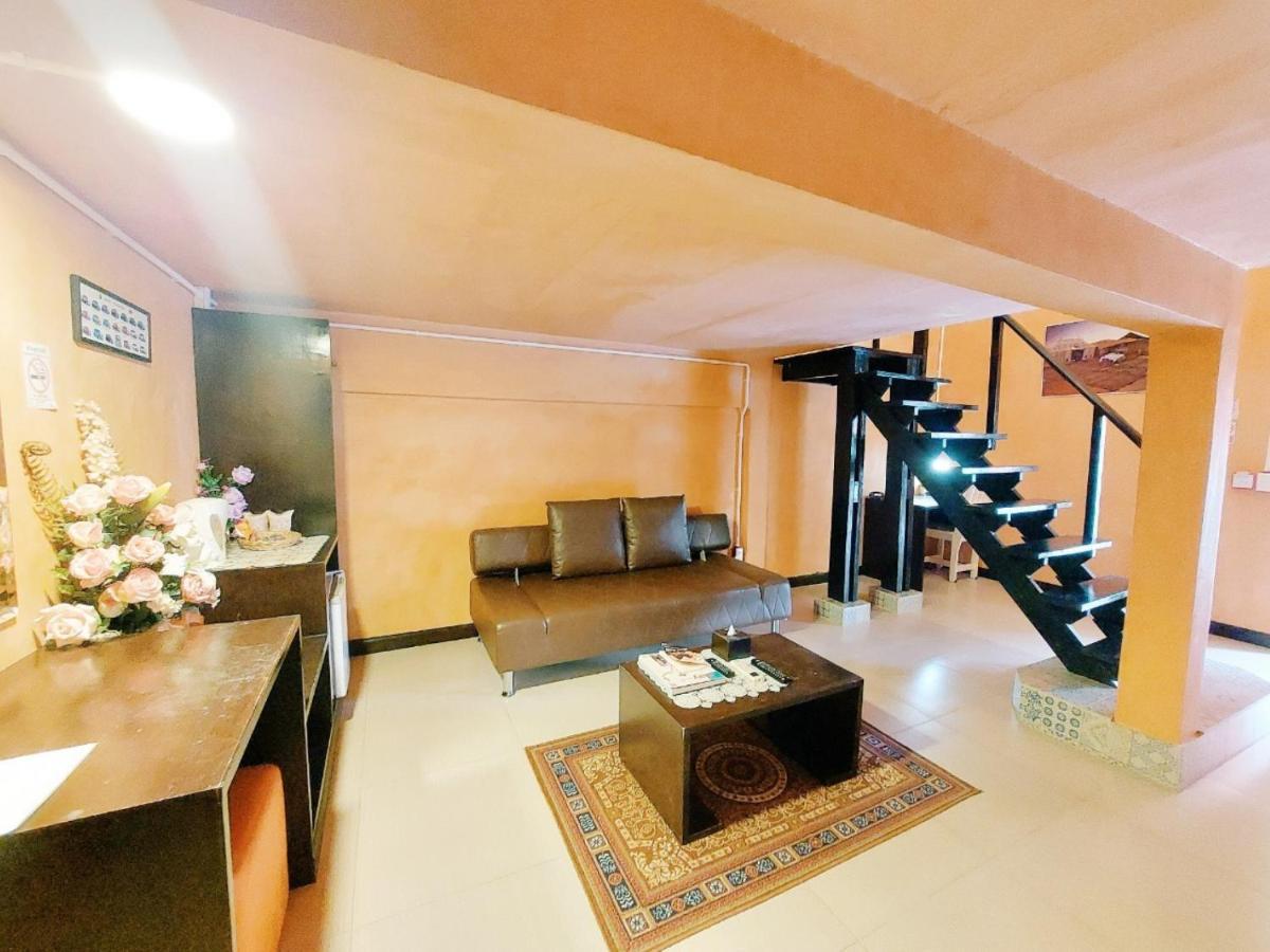 Retro Box Hotel Чумпхон Экстерьер фото