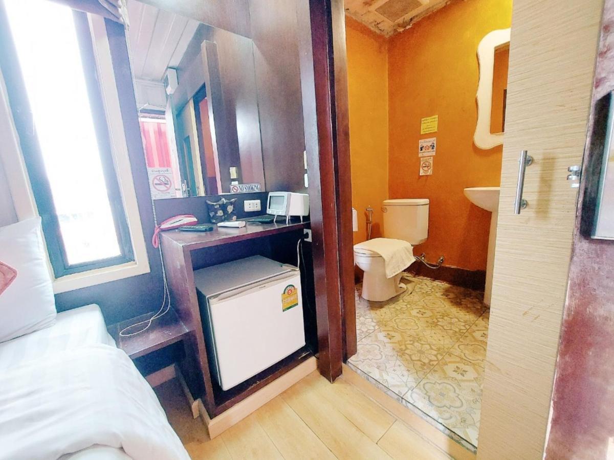 Retro Box Hotel Чумпхон Экстерьер фото