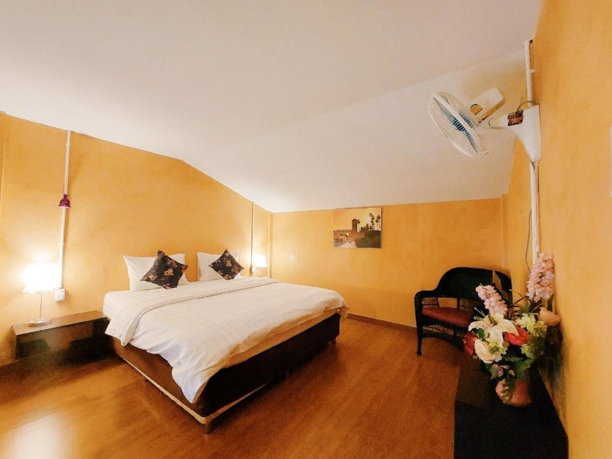 Retro Box Hotel Чумпхон Экстерьер фото